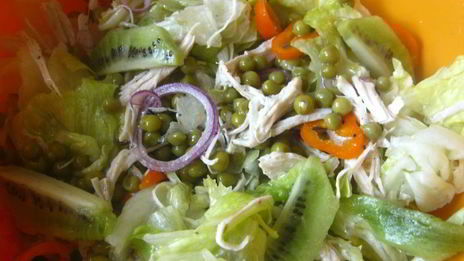 салат с курицей и киви