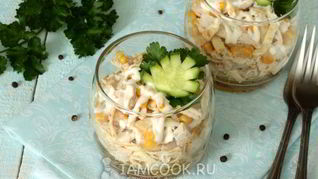 Салат с курицей и яичными блинчиками