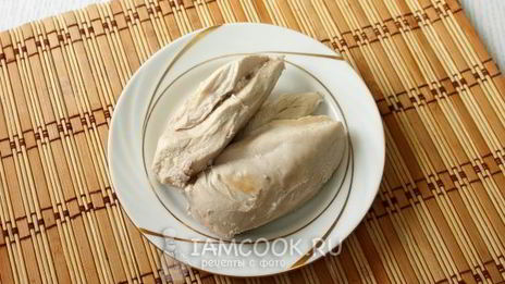 салат с курицей и яичными блинчиками