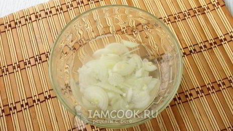 салат с курицей и яичными блинчиками