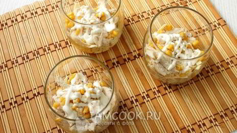 салат с курицей и яичными блинчиками