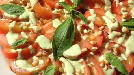 салат с персиками и помидорами