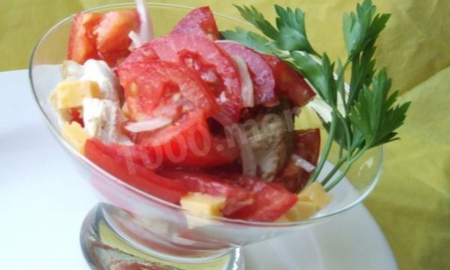 Рецепт салата с помидорами, курицей и сыром