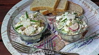 Салат с редиской, огурцом и яйцом