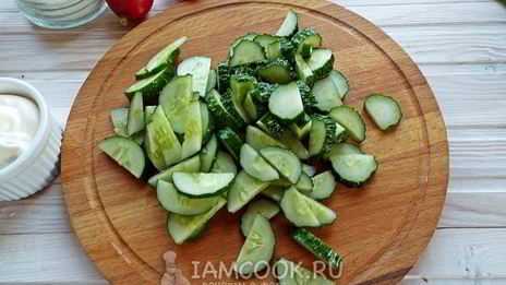 салат с редиской, огурцом и яйцом