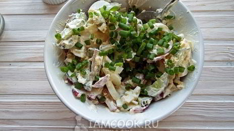 салат с редиской, огурцом и яйцом