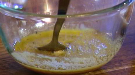 салат с семгой, молодым картофелем и авокадо