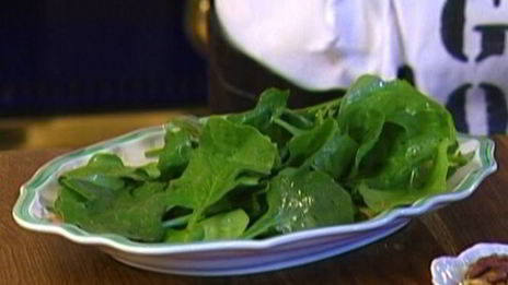 салат с семгой, молодым картофелем и авокадо