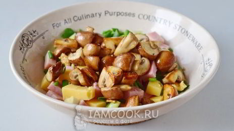салат с шампиньонами и ветчиной