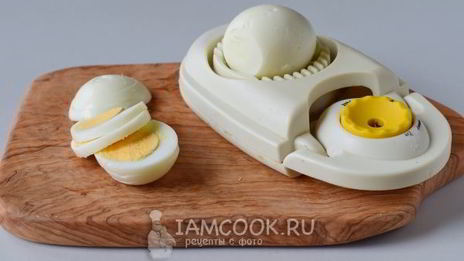 салат с шампиньонами и ветчиной