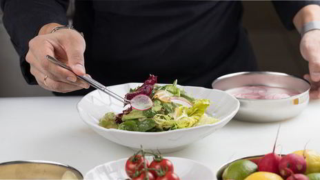 салат с сибасом и артишоками