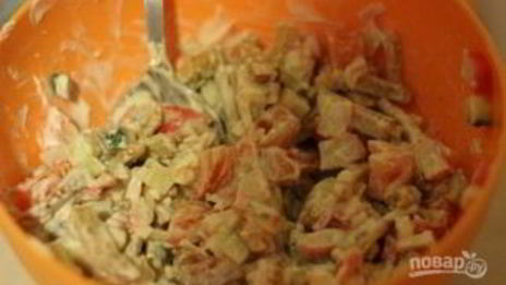 салат с сухариками и крабовыми палочками