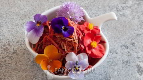 салат щетка с цветами