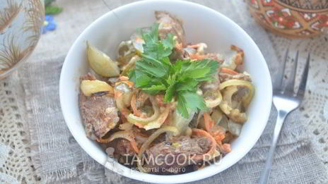 салат шахтерский из маринованных огурцов с мясом