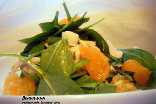 Салат со шпинатом, курицей и мандаринами