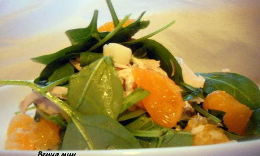 Рецепт салата со шпинатом, курицей и мандаринами