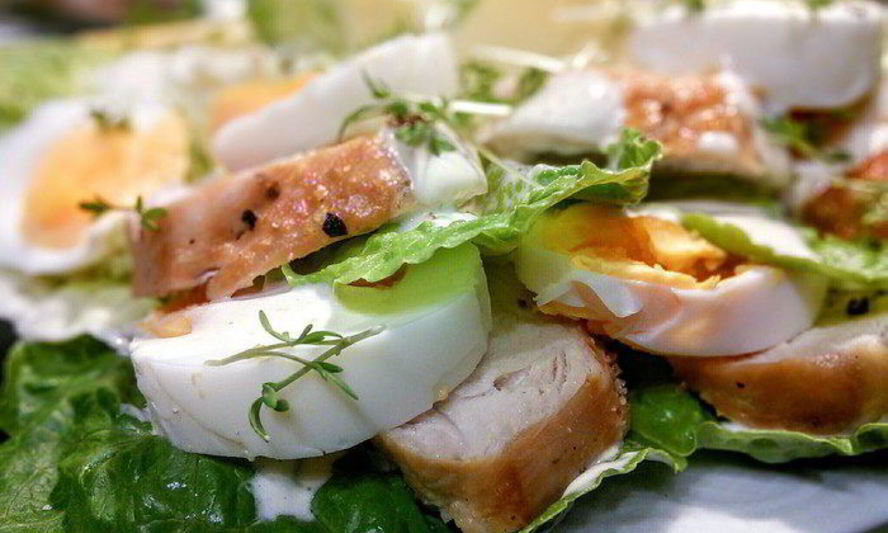 Рецепт салата цезарь с курицей