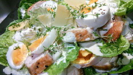 салат цезарь с курицей