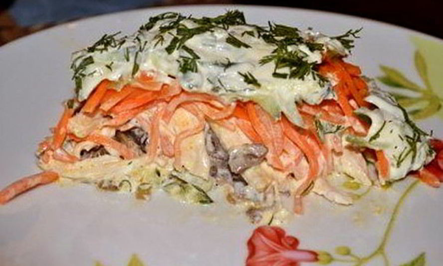 Рецепт слоеного салата восторг с грибами и курицей