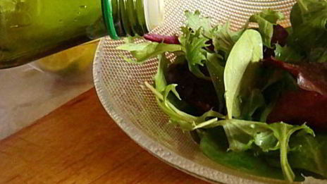 теплый грибной салат