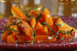 Теплый морковный салат со специями