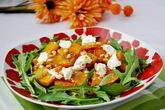 Теплый салат с тыквой, руколой и кедровыми орешками