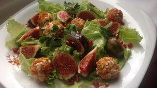 Зеленый салат с инжиром