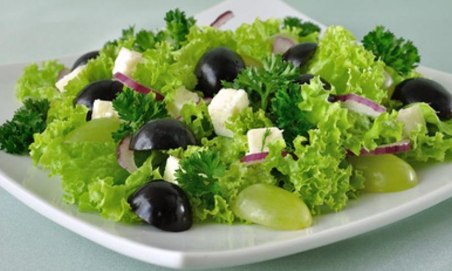 Рецепт зеленого салата с сыром и виноградом