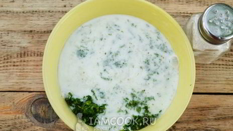 кефирный соус с чесноком и кинзой