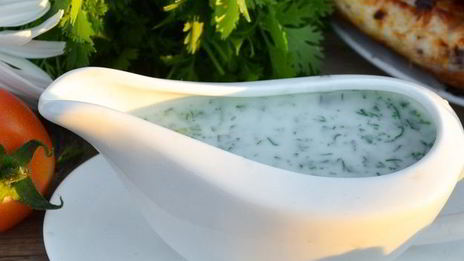 кефирный соус с чесноком и кинзой