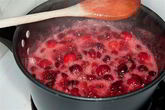 Клюквенный соус с белым луком и светлым изюмом