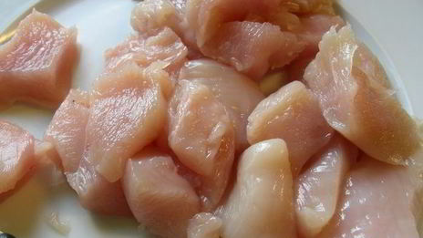 куриные шашлычки с беконом и черносливом