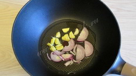 острый соус из слив