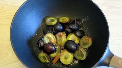 острый соус из слив