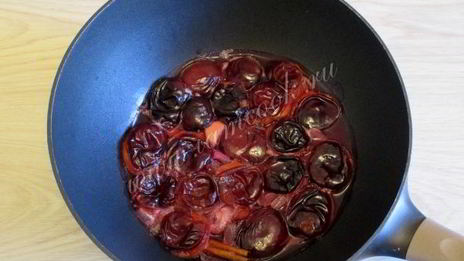 острый соус из слив