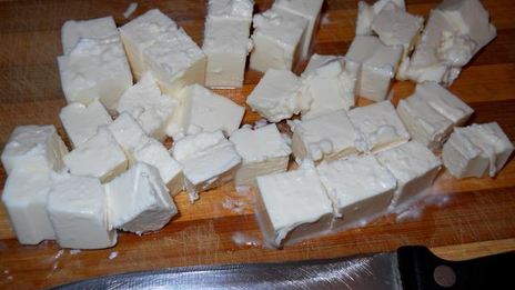 соус из феты с чесноком и зеленью