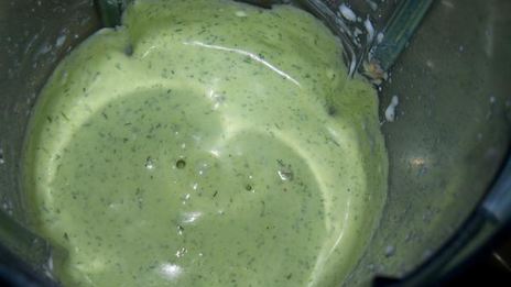 соус из феты с чесноком и зеленью