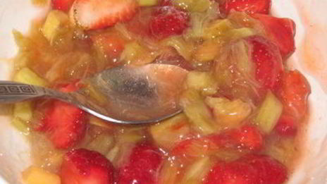 соус из ревеня и клубники