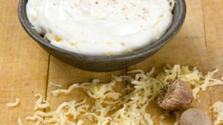 Сырный соус с зеленым луком