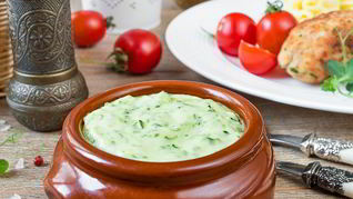 Сырный соус со шпинатом