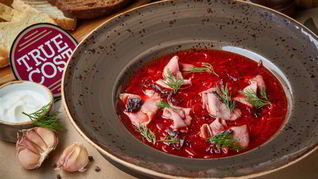 Борщ с копченой уткой и черносливом