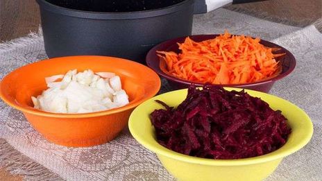 борщ с красной консервированной фасолью и с мясом