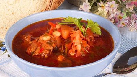 борщ с красной консервированной фасолью и с мясом