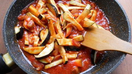 борщ с курицей и баклажанами