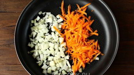 борщ со свеклой, крапивой и яйцом