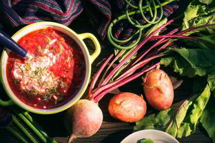 Холодный борщ с колбасой