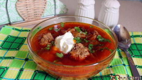 летний борщ с молодой капустой и фрикадельками