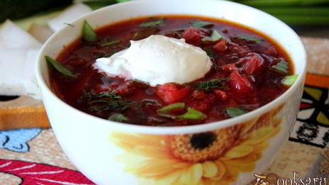 летний борщ со свекольными листьями