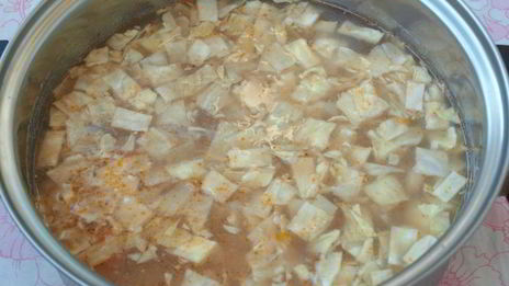 постный борщ с фасолью и толстолобиком в томате