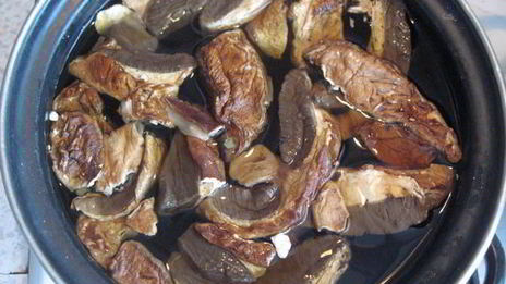 постный грибной борщ с черносливом